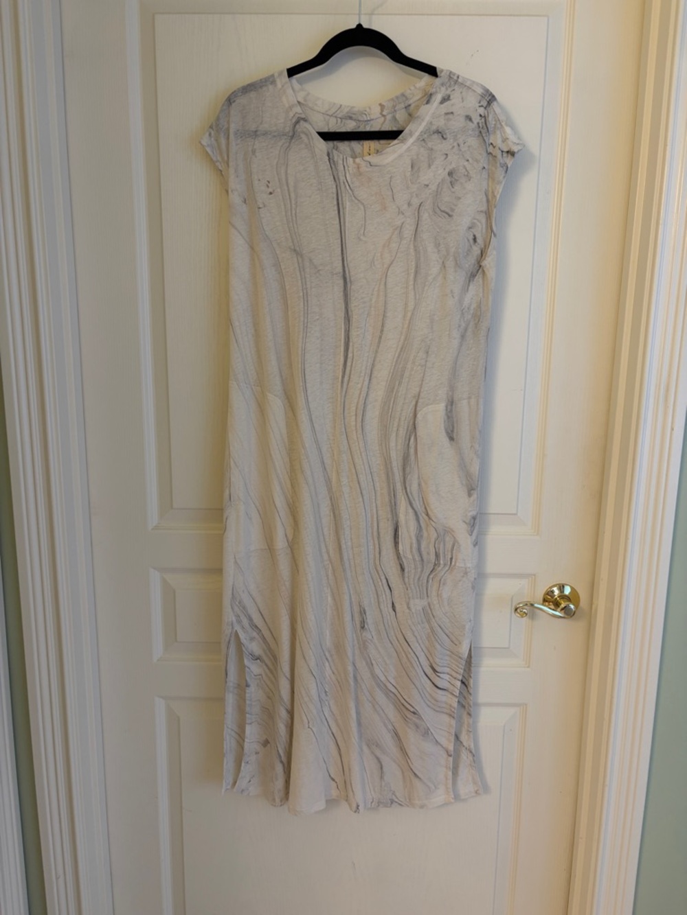 Raquel Allegra Marble-Print Maxi Dress in Light Gray and Charcoal